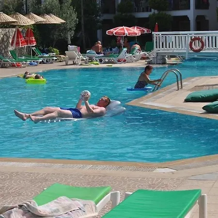 Club Ekinci Palace *